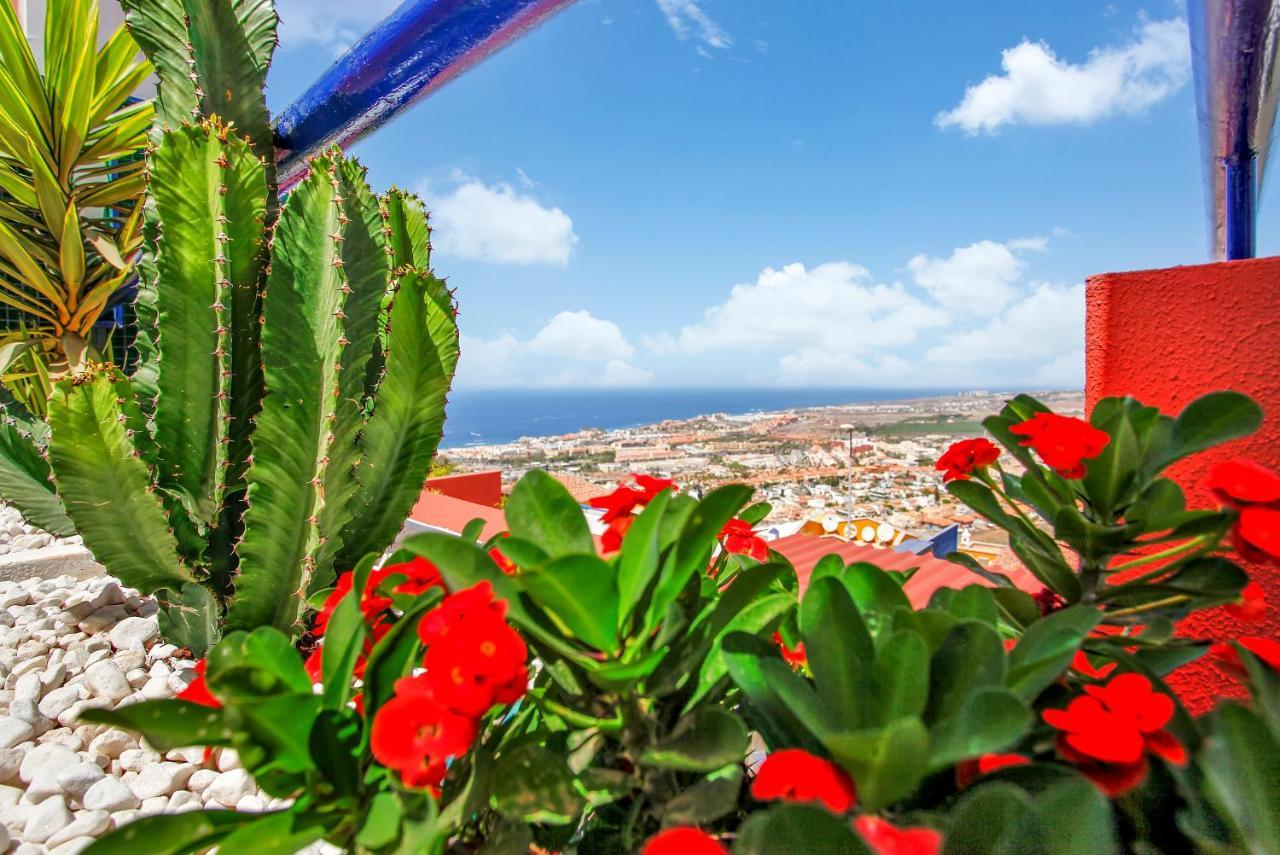 شقة أذيخي  في Wonderful View, Huge Terrace Solarium, Private Parking المظهر الخارجي الصورة