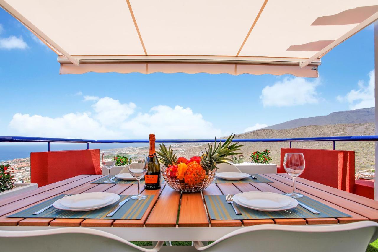 شقة أذيخي  في Wonderful View, Huge Terrace Solarium, Private Parking المظهر الخارجي الصورة