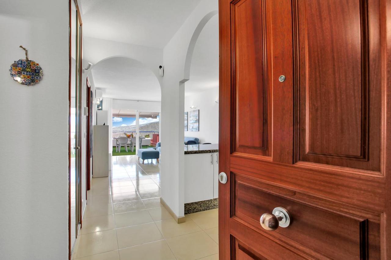 شقة أذيخي  في Wonderful View, Huge Terrace Solarium, Private Parking المظهر الخارجي الصورة