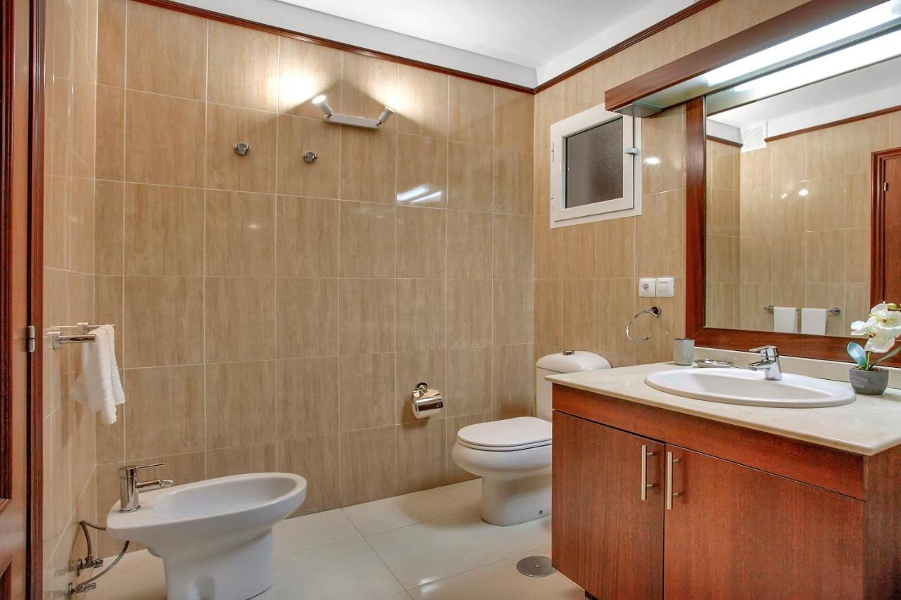 شقة أذيخي  في Wonderful View, Huge Terrace Solarium, Private Parking المظهر الخارجي الصورة