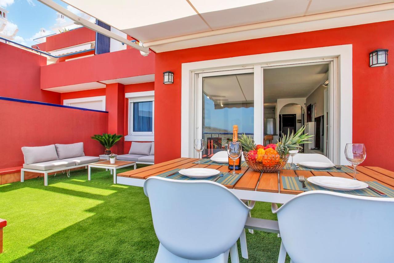 شقة أذيخي  في Wonderful View, Huge Terrace Solarium, Private Parking المظهر الخارجي الصورة