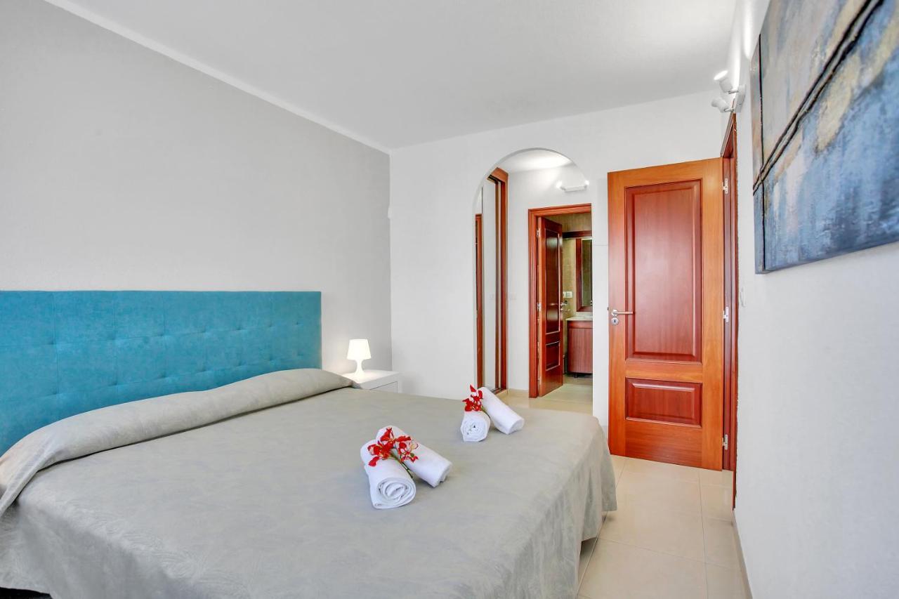 شقة أذيخي  في Wonderful View, Huge Terrace Solarium, Private Parking المظهر الخارجي الصورة